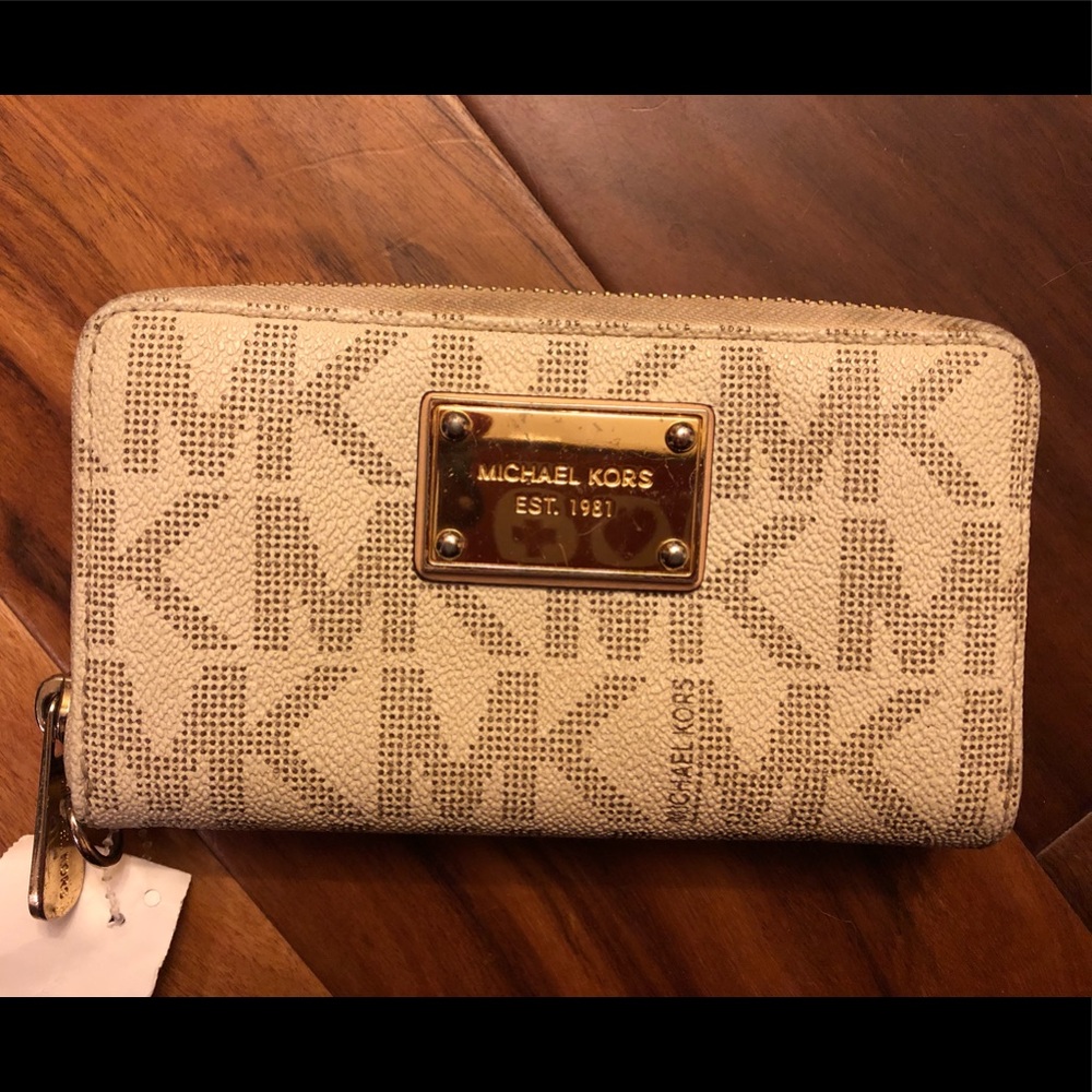 Michael Kor’s wallet